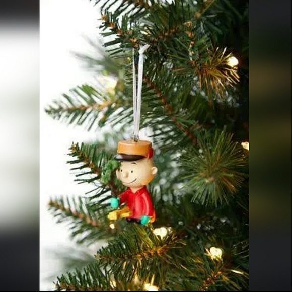 Peanuts Charlie Brown Kneeling With Tree Hallmark Ornament - Picture 4 of 16